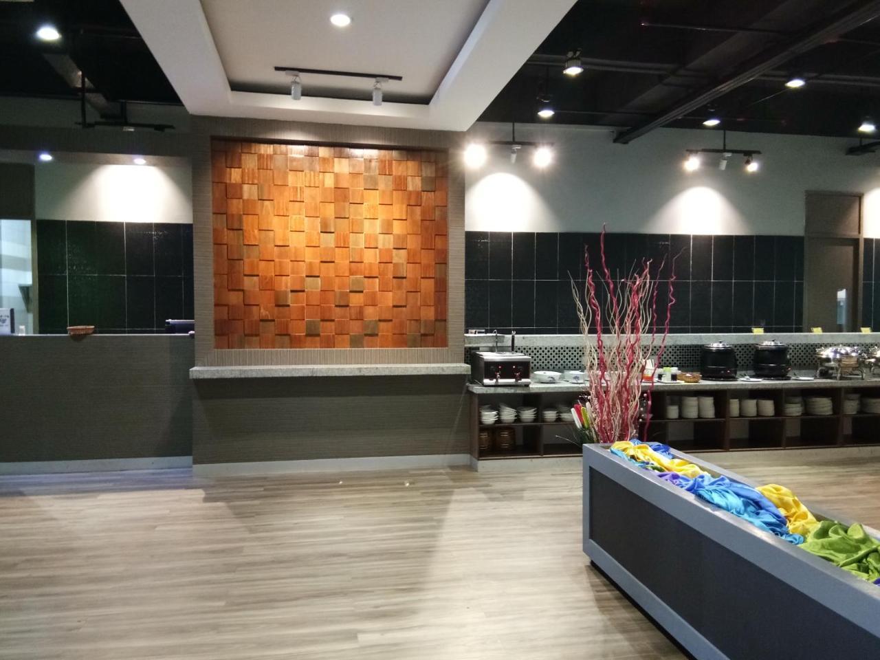Purnama Hotel Limbang Esterno foto